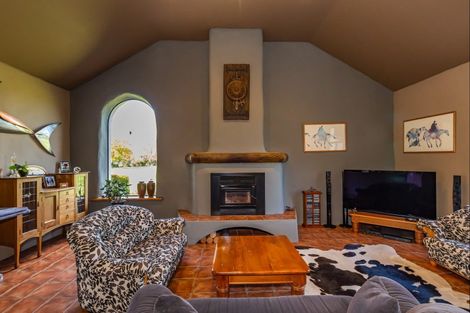 Photo of property in 100 Waihou Road, Levin, 5571