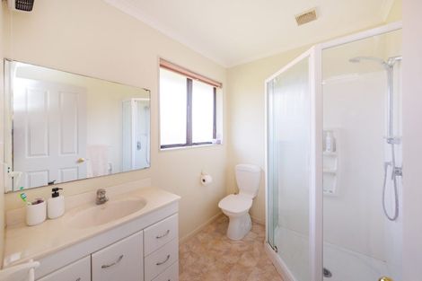 Photo of property in 14 Woodgate Court, Fitzherbert, Palmerston North, 4410