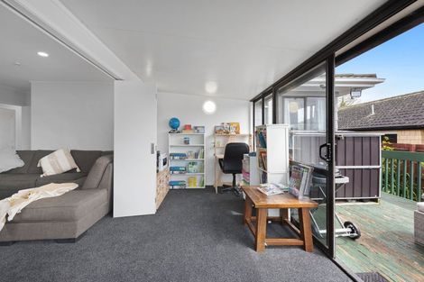 Photo of property in 6 Hamblyn Place, Ranui, Auckland, 0612