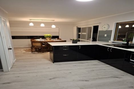 Photo of property in 1/64 Carlisle Road, Browns Bay, Auckland, 0630