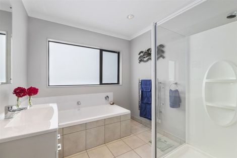 Photo of property in 39 Endeavour Drive, Whitby, Porirua, 5024