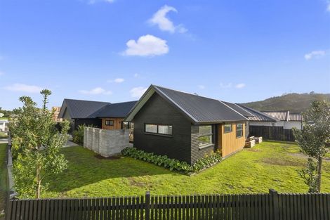 Photo of property in 2 Len Ireland Drive, Kumeu, 0810