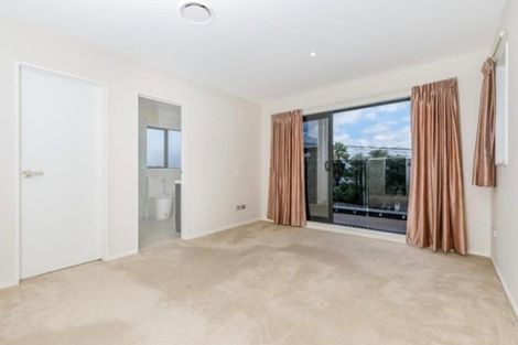 Photo of property in 3a Crystal Avenue, Glendene, Auckland, 0602