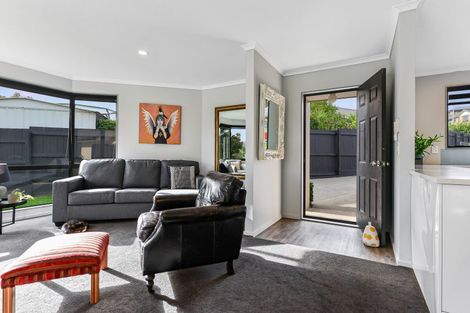 Photo of property in 16 Palm Grove Drive, Western Heights, Hamilton, 3200