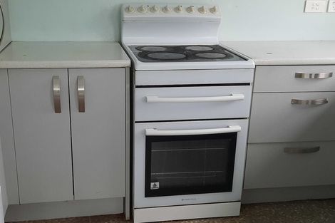 Photo of property in 5 Rickards Place, New Lynn, Auckland, 0600