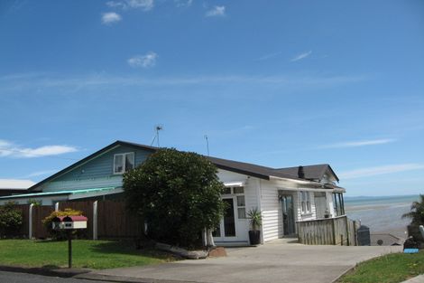 Photo of property in 30a Crispe Road, Clarks Beach, 2122