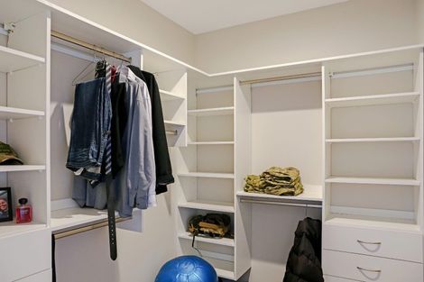 Photo of property in 15 Cyprus Place, Fitzherbert, Palmerston North, 4410