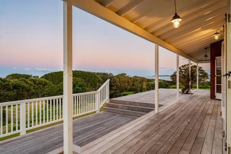 Photo of property in 203 Cape Rodney Road, Leigh, 0985