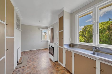 Photo of property in 12 Clifford Street, Hawera, 4610