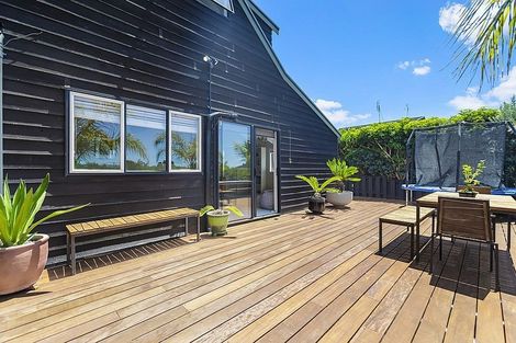 Photo of property in 437a Point Chevalier Road, Point Chevalier, Auckland, 1022