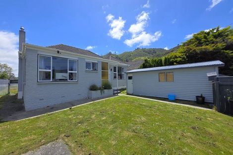 Photo of property in 15 Wright Street, Wainuiomata, Lower Hutt, 5014