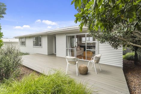 Photo of property in 3 Harding Avenue, Te Atatu South, Auckland, 0610