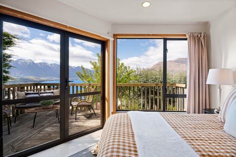 Photo of property in 138a Wynyard Crescent, Fernhill, Queenstown, 9300