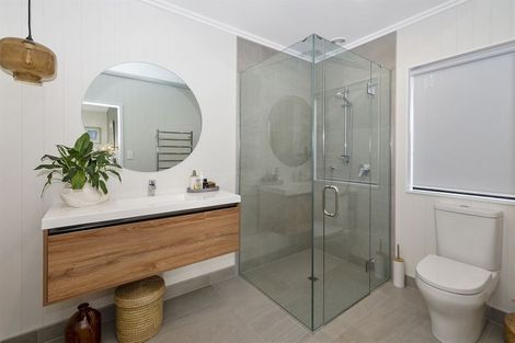 Photo of property in 2 Len Ireland Drive, Kumeu, 0810