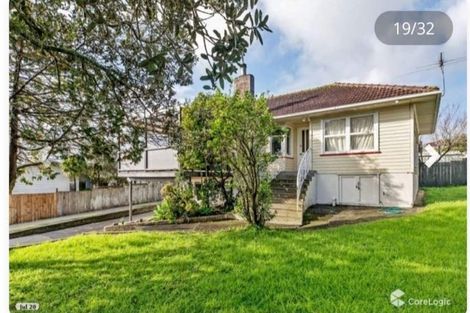 Photo of property in 1/10 Bishop Street, Green Bay, Auckland, 0604