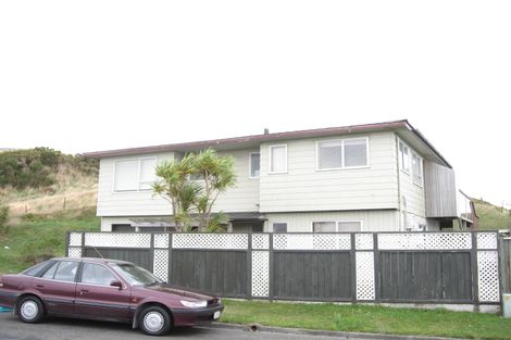 Photo of property in 15 Edgecombe Street, Newlands, Wellington, 6037