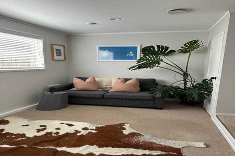 Photo of property in 33 Agincourt Street, Glenfield, Auckland, 0629