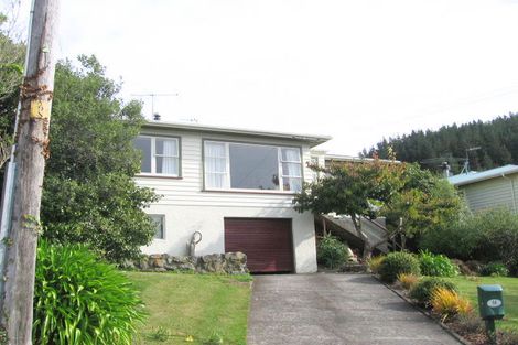 Photo of property in 64 Kiwi Crescent, Tawa, Wellington, 5028