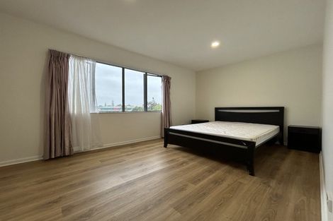 Photo of property in Lakeview Terrace, 24/14 Ambrico Place, New Lynn, Auckland, 0600