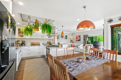 Photo of property in 128 Wairau Road, Oakura, 4314