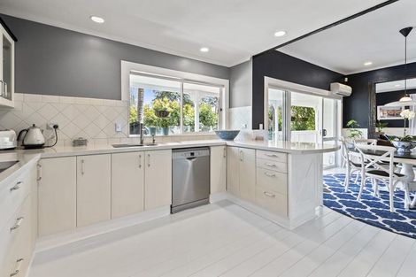 Photo of property in 2/13a Sandspit Road, Cockle Bay, Auckland, 2014