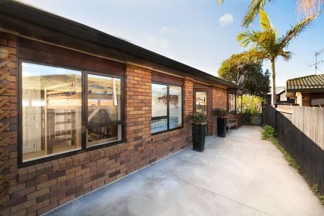 Photo of property in 1/11 Javelin Place, West Harbour, Auckland, 0618