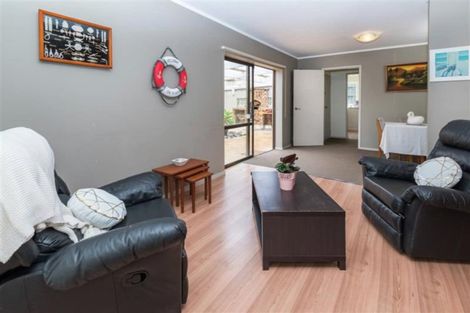 Photo of property in 83 Alexander Street, Cockle Bay, Auckland, 2014