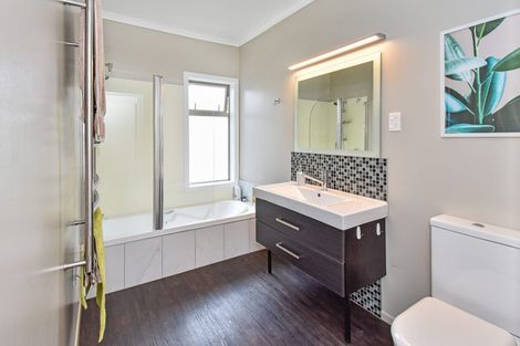 Photo of property in 41 Youngs Road, Papakura, 2110