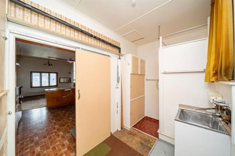 Photo of property in 27 Gloag Street, Waverley, 4510