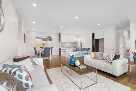 Photo of property in 1 Huahua Crescent, Papakura, 2110