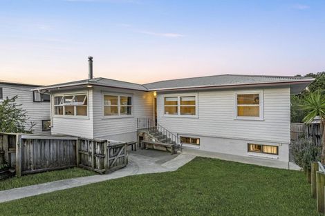 Photo of property in 1/5 Woodall Place, Totara Vale, Auckland, 0627