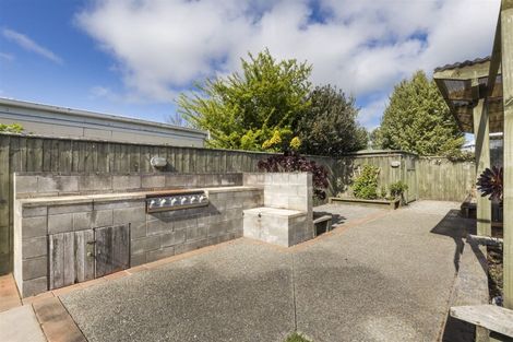 Photo of property in 16 Ellesmere Crescent, Highbury, Palmerston North, 4412