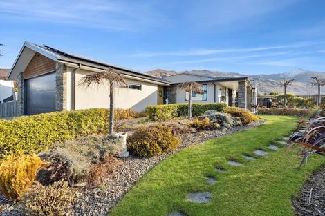 Photo of property in 2 Turnbull Crescent, Wanaka, 9305