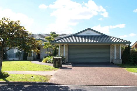 Photo of property in 5 Frank Nobilo Drive, Golflands, Auckland, 2013