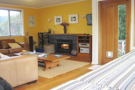 Photo of property in 5 Smith Street, Paekakariki, 5034