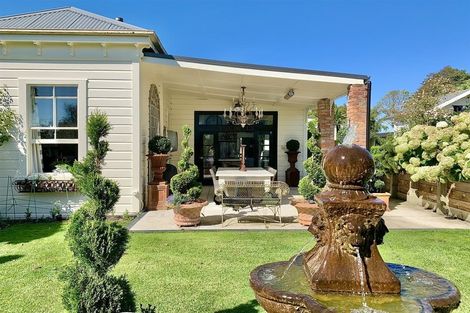 Photo of property in 22 Domain Road, Waipawa, 4210