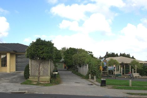 Photo of property in 20 Ginders Drive, Massey, Auckland, 0614