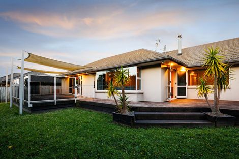 Photo of property in 27 Johnstone Drive, Fitzherbert, Palmerston North, 4410