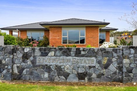 Photo of property in 2 Manurau Crescent, Merrilands, New Plymouth, 4312