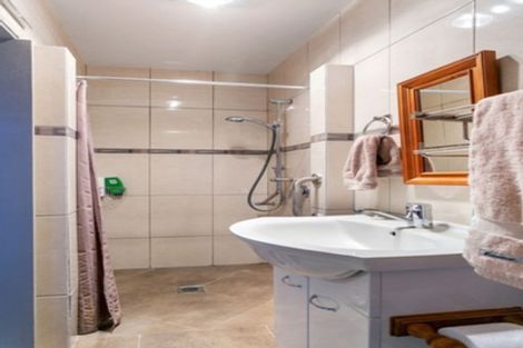 Photo of property in 12 Cooper Crescent, Cambridge, 3434