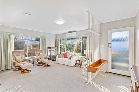 Photo of property in 2/6 Pinedale Place, Henderson, Auckland, 0610