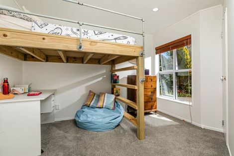 Photo of property in 32 Waipuia Place, Greenhithe, Auckland, 0632