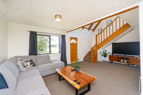 Photo of property in 32 Suzanne Grove, Kelvin Grove, Palmerston North, 4414