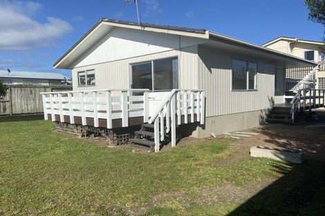 Photo of property in 2/47 Moire Road, Massey, Auckland, 0614