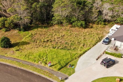 Photo of property in 28 Dudley Crescent, Cable Bay, 0420