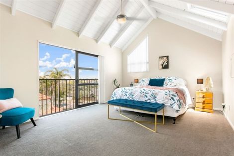 Photo of property in 21 Lagoon Way, West Harbour, Auckland, 0618