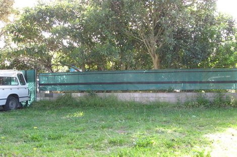 Photo of property in 25 Kiwi Esplanade, Mangere Bridge, Auckland, 2022