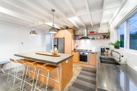 Photo of property in 17 Vincent Road, Northcote Point, Auckland, 0627