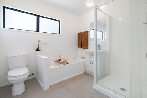 Photo of property in 1/11 Kupari Place, Totara Vale, Auckland, 0629