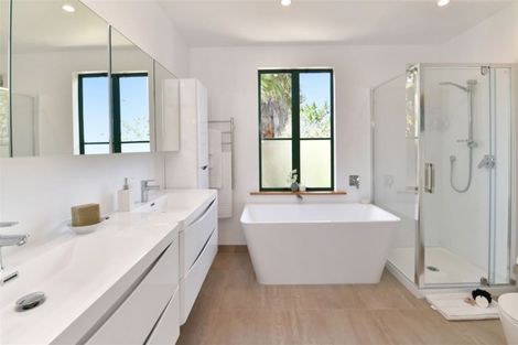 Photo of property in 1447 Old North Road, Helensville, 0875